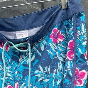 Vineyard Vines Board Shorts - Floral Blue & Pink Mens Size 36